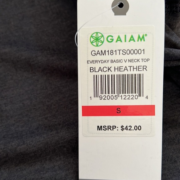 Gaiam Fitness Slim Fit V Neck Top 🖤🤍 - Picture 6 of 6